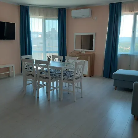 La 2 شقة فندقية تساريفو